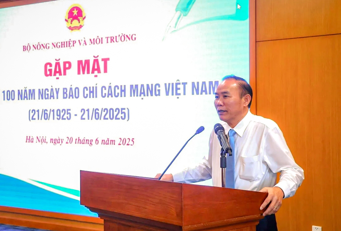 Lãnh đạo Cục Chuyển đổi số tham dự và phát biểu tại buổi gặp mặt các nhà báo, phóng viên các cơ quan thông tấn báo chí nhân dịp kỷ niệm 100 năm Ngày Báo chí cách mạng Việt Nam (21/6/1925-21/6/2025) tại trụ sở Bộ Nông nghiệp và Môi trường.