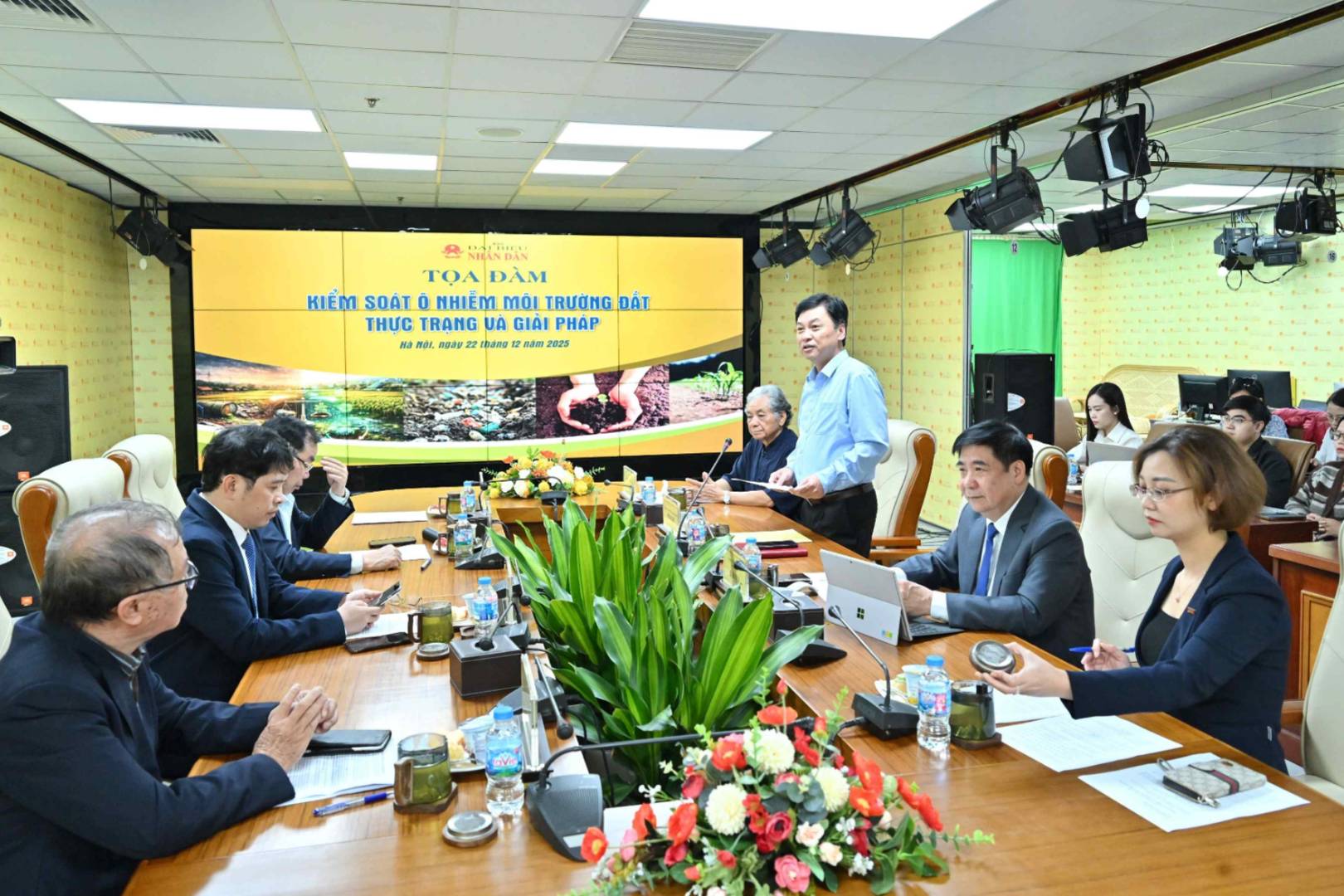 Tái chế chất thải và mục tiêu bảo vệ môi trường đất